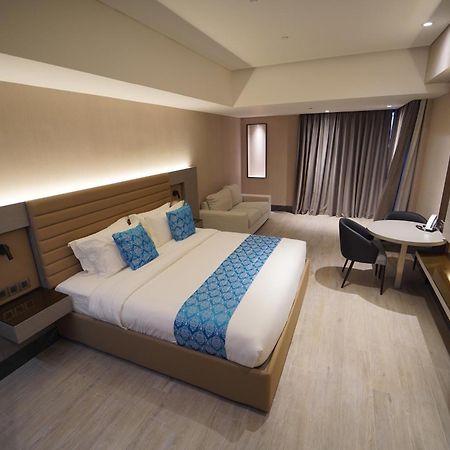 Bayprime Hotel Paranaque City Экстерьер фото